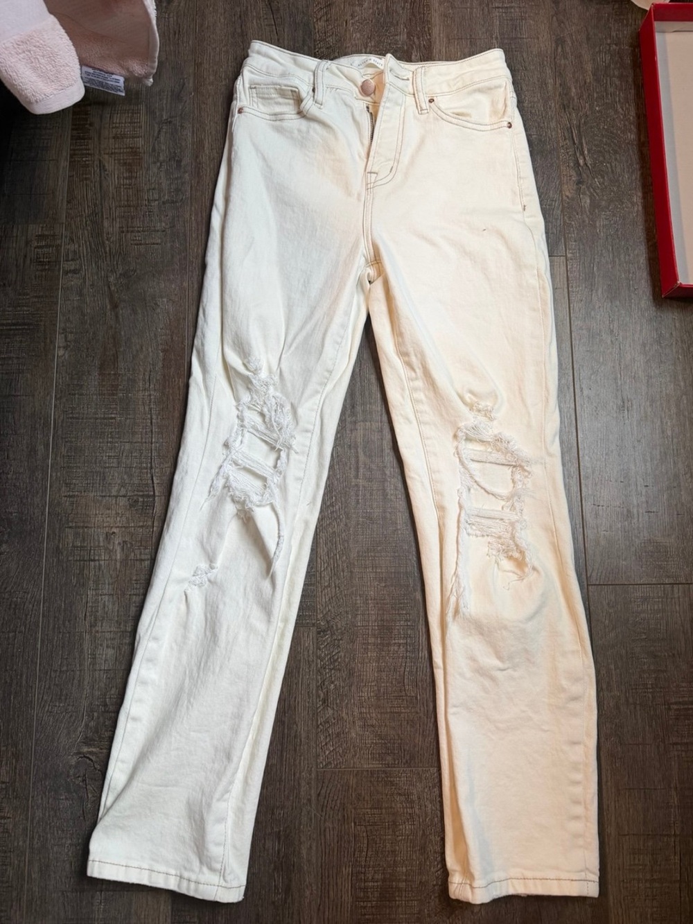 Altar'd State White Distressed Straight-Leg Jeans